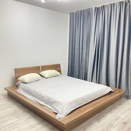 Квартира Для Большой Семьи Алматы Экстерьер фото