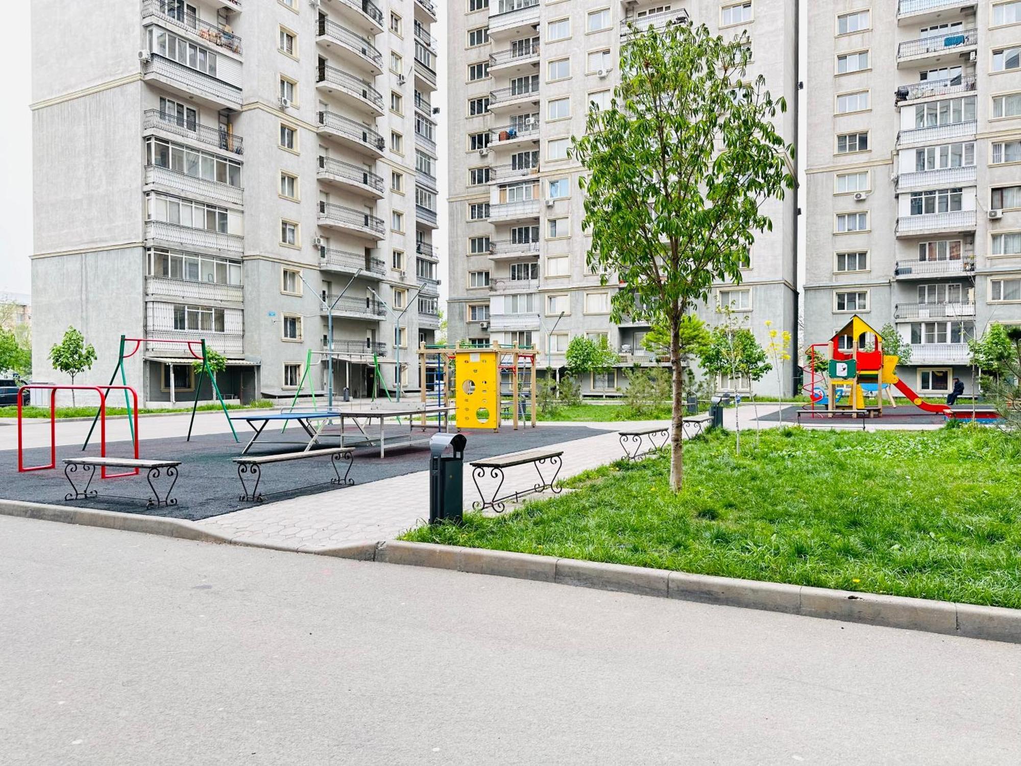 Квартира Для Большой Семьи Алматы Экстерьер фото